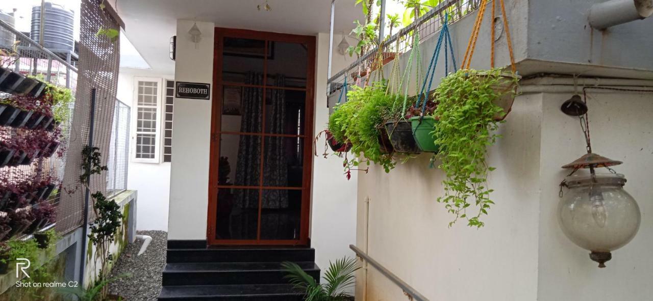 Bethel Residency Hotel Kochi Bagian luar foto